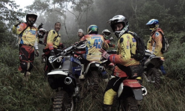 Cachorro do Mato  A primeira – e maior – equipe de Enduro do Brasil.