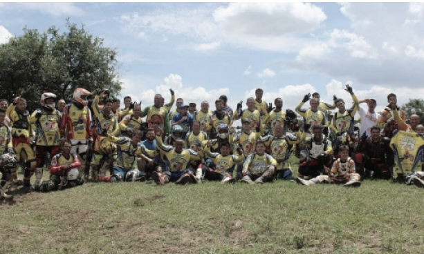 Cachorro do Mato  A primeira – e maior – equipe de Enduro do Brasil.