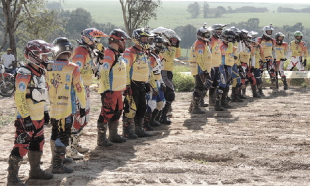 Cachorro do Mato  A primeira – e maior – equipe de Enduro do Brasil.