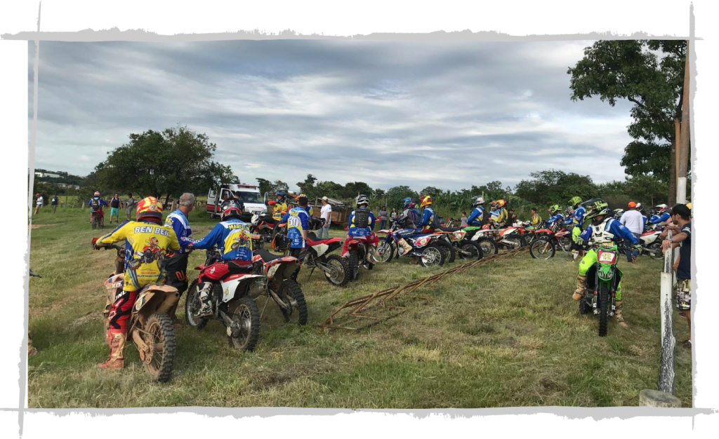 Cachorro do Mato  A primeira – e maior – equipe de Enduro do Brasil.